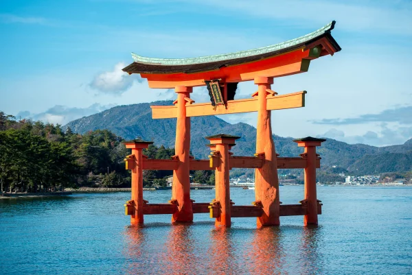 Cổng Torii là gì? Ý nghĩa của cổng Torii trong tín ngưỡng Nhật Bản