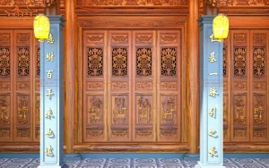 Cửa bức bàn là gì? Kích thước và mẫu cửa bức bàn đẹp nhất 2025