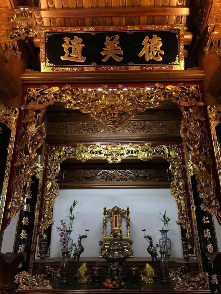 Nội thất bên trong