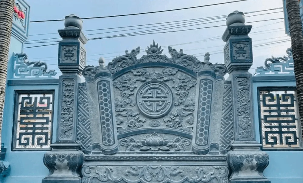 Thay đổi hướng cửa chính (Khai môn điểm thần sát)