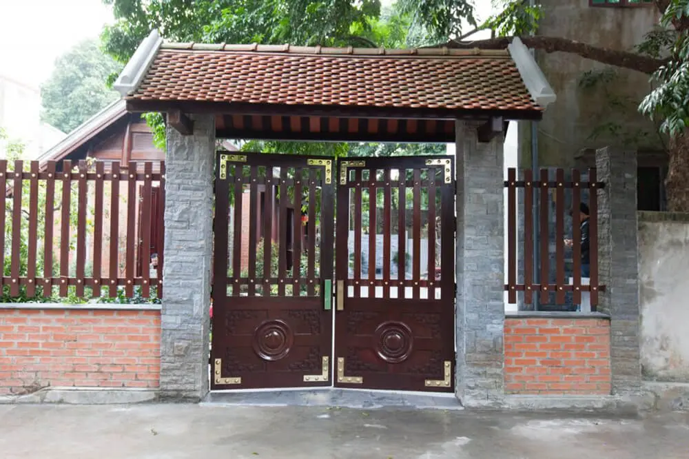 cong-go-nha-go-co-truyen-10