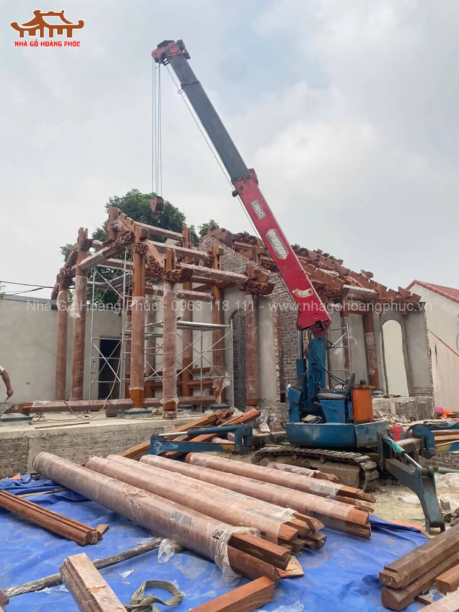 lap-dung-dat-noc-nha-tho-ho-le-gia-dinh-anh-le-duc-doanh-tai-gia-vien-ninh-binh-1