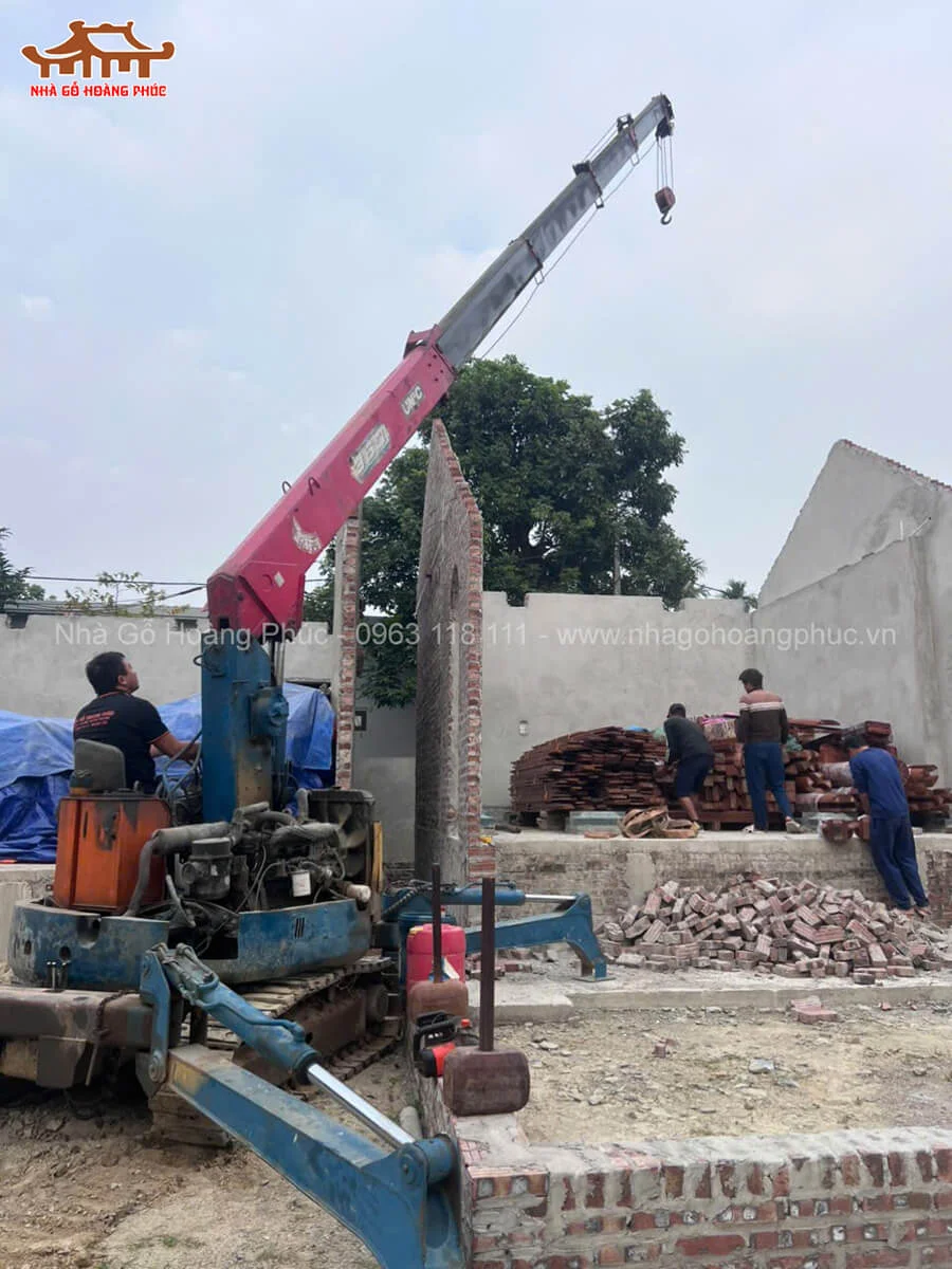 lap-dung-dat-noc-nha-tho-ho-le-gia-dinh-anh-le-duc-doanh-tai-gia-vien-ninh-binh