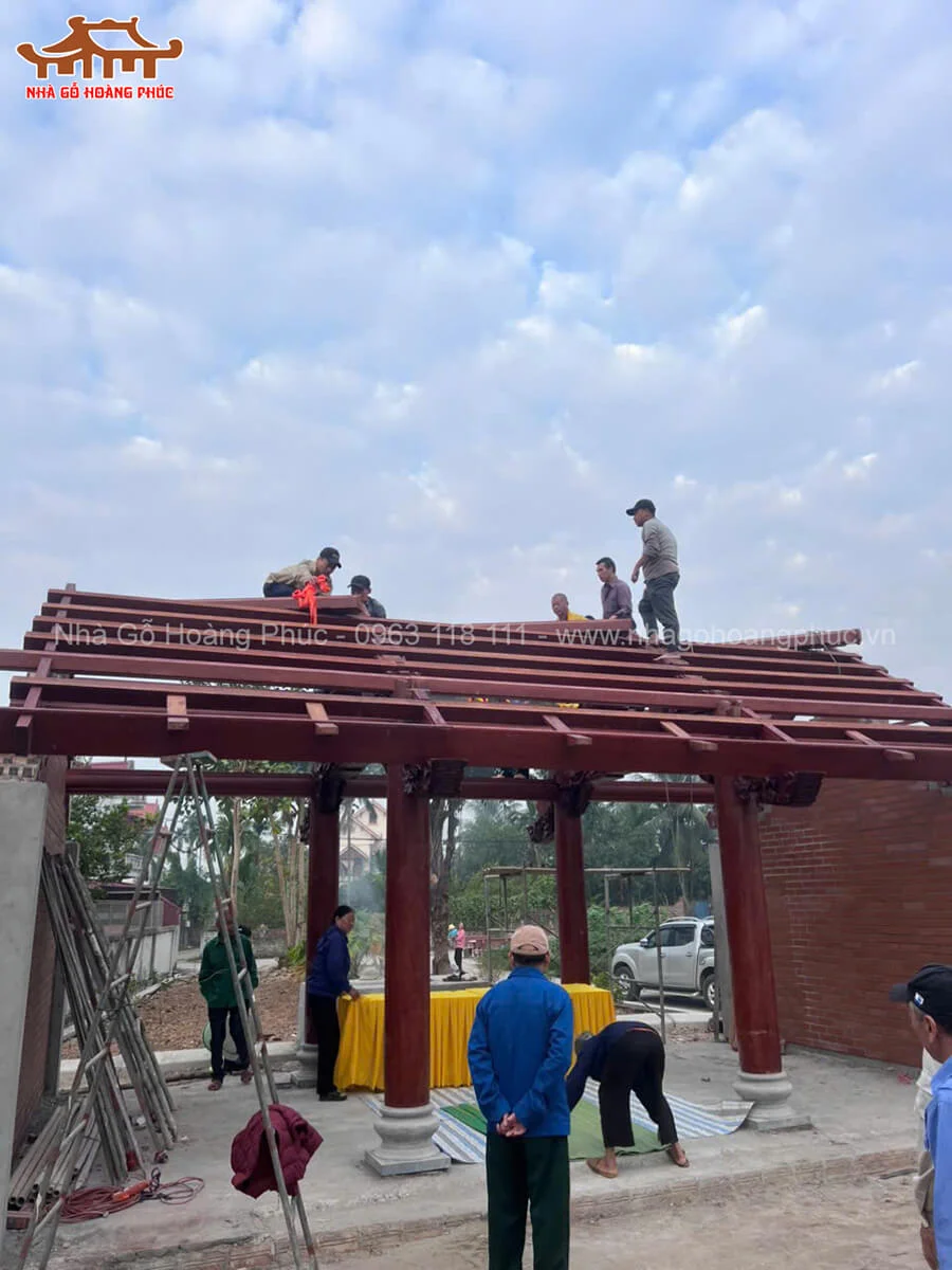 lap-dung-va-thuong-luong-nha-nghi-go-sen-tai-chua-muong-1